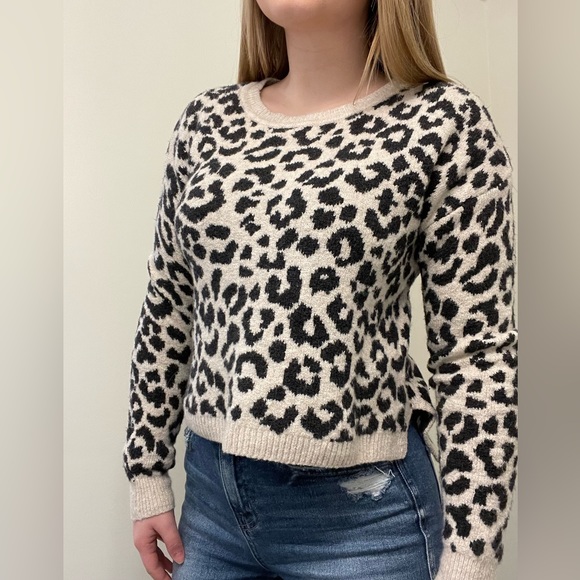Cheetah sweater size XS - Picture 1 of 4